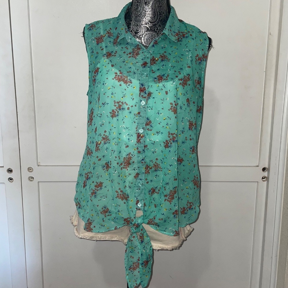 Xhilaration Floral Blouse Sleeveless‎ Button Up Heart Cutouts XL/TG semi sheer